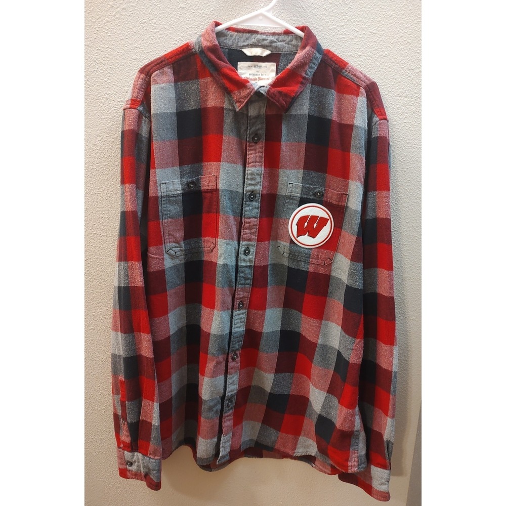 Wisconsin Badgers Flannel Women's 2XL Black Red Plaid Button Down Shirt F4